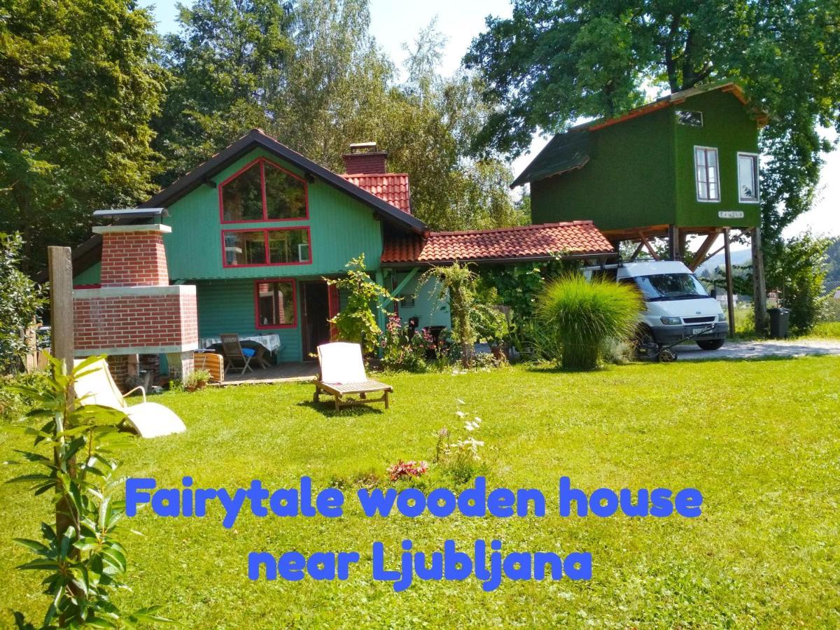 그로수플례 Fairytale Wooden House By Ljubljana 빌라 외부 사진