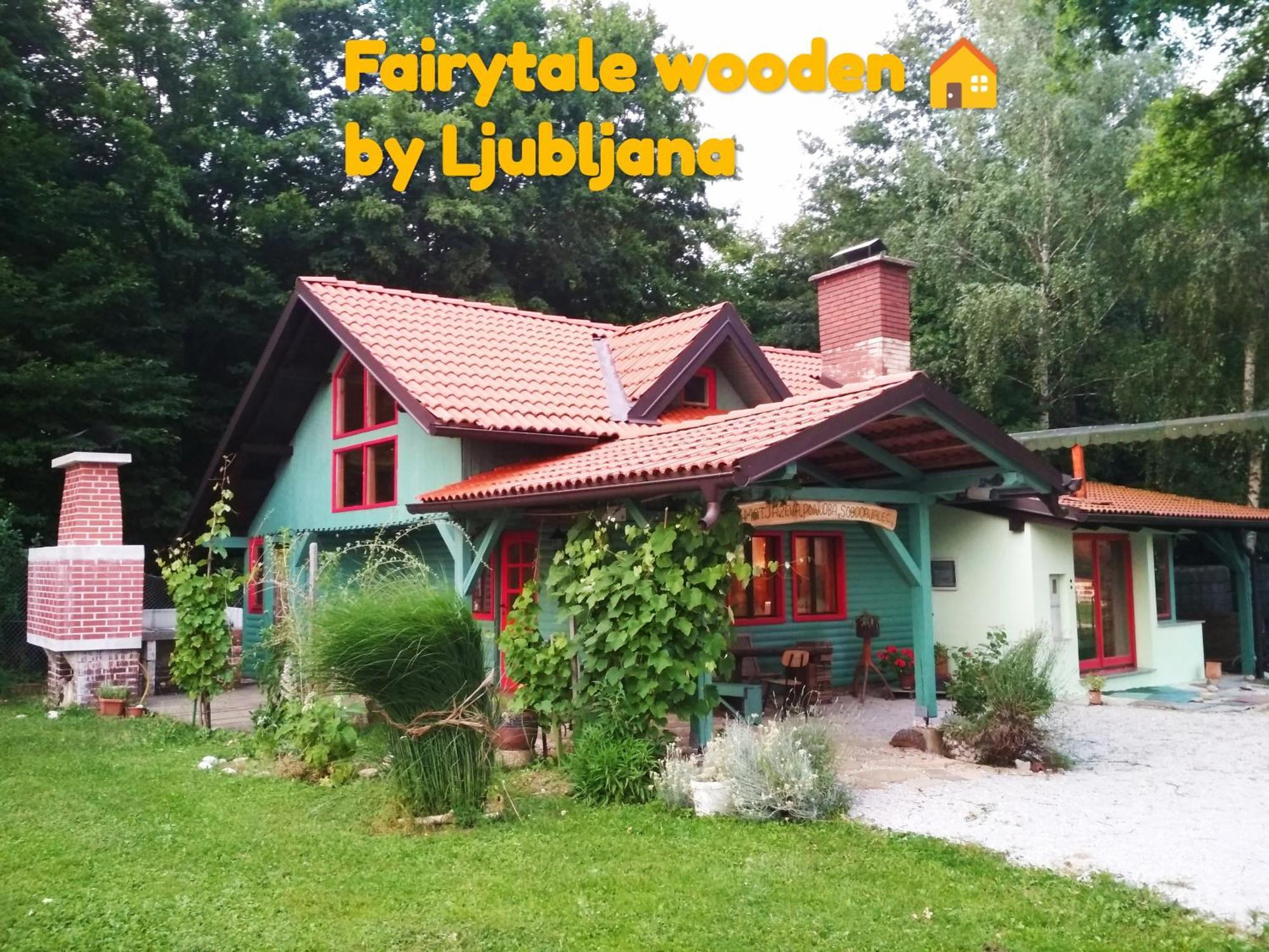 그로수플례 Fairytale Wooden House By Ljubljana 빌라 외부 사진